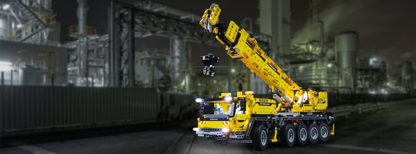 The Lighting Masterbuild Lego set Mobile Crane MK II 42009